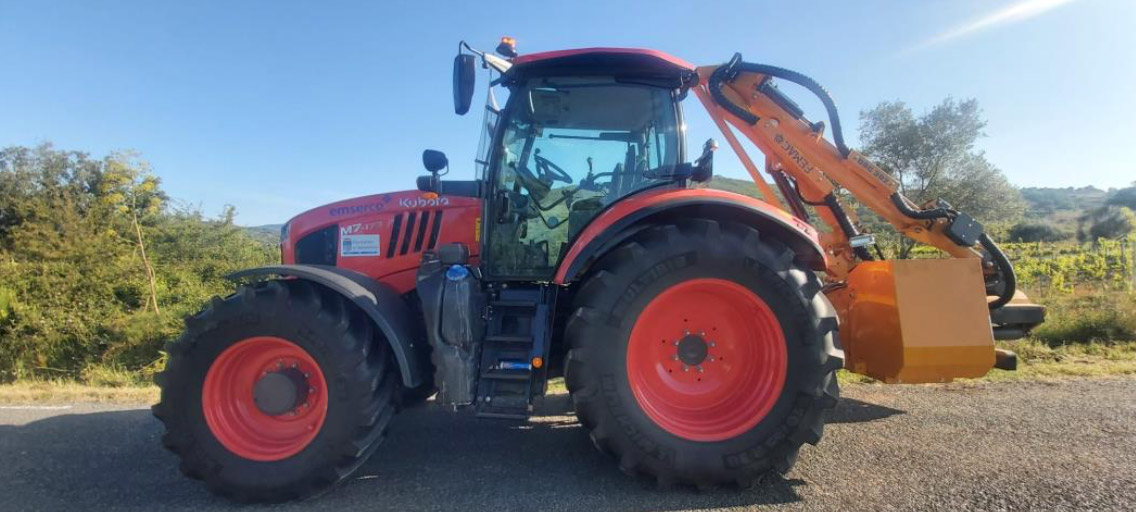 TRACTOR KUBOTA M7-173 CON DESBROZADORA FEMAC