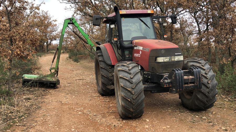 TRACTOR CASE MXM 155 CON DESBROZADORA TOIMIL HTG 6.0